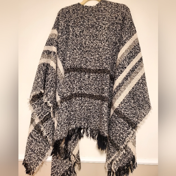 Cream/Black/Grey Tartan / Knit Cape - Picture 4 of 5